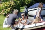 Vreeland 7 juli 2013
Wendy v Dijk en Erland Galjaard aan het varen op de vecht met hun dochter Lizzy Erland zijn dochter en vrienden.
Peter Smulders bv