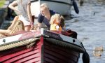 Vreeland 7 juli 2013
Wendy v Dijk en Erland Galjaard aan het varen op de vecht met hun dochter Lizzy Erland zijn dochter en vrienden.
Peter Smulders bv