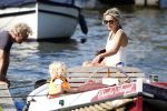 Vreeland 7 juli 2013
Wendy v Dijk en Erland Galjaard aan het varen op de vecht met hun dochter Lizzy Erland zijn dochter en vrienden.
Peter Smulders bv
