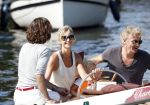 Vreeland 7 juli 2013
Wendy v Dijk en Erland Galjaard aan het varen op de vecht met hun dochter Lizzy Erland zijn dochter en vrienden.
Peter Smulders bv