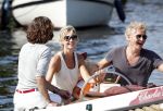 Vreeland 7 juli 2013
Wendy v Dijk en Erland Galjaard aan het varen op de vecht met hun dochter Lizzy Erland zijn dochter en vrienden.
Peter Smulders bv