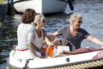 Vreeland 7 juli 2013
Wendy v Dijk en Erland Galjaard aan het varen op de vecht met hun dochter Lizzy Erland zijn dochter en vrienden.
Peter Smulders bv