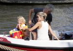 Vreeland 7 juli 2013
Wendy v Dijk en Erland Galjaard aan het varen op de vecht met hun dochter Lizzy Erland zijn dochter en vrienden.
Peter Smulders bv