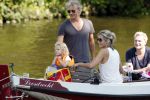 Vreeland 7 juli 2013
Wendy v Dijk en Erland Galjaard aan het varen op de vecht met hun dochter Lizzy Erland zijn dochter en vrienden.
Peter Smulders bv