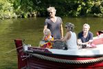 Vreeland 7 juli 2013
Wendy v Dijk en Erland Galjaard aan het varen op de vecht met hun dochter Lizzy Erland zijn dochter en vrienden.
Peter Smulders bv