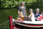 Vreeland 7 juli 2013
Wendy v Dijk en Erland Galjaard aan het varen op de vecht met hun dochter Lizzy Erland zijn dochter en vrienden.
Peter Smulders bv