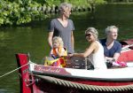 Vreeland 7 juli 2013
Wendy v Dijk en Erland Galjaard aan het varen op de vecht met hun dochter Lizzy Erland zijn dochter en vrienden.
Peter Smulders bv