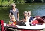 Vreeland 7 juli 2013
Wendy v Dijk en Erland Galjaard aan het varen op de vecht met hun dochter Lizzy Erland zijn dochter en vrienden.
Peter Smulders bv