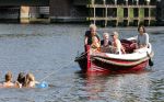 Vreeland 7 juli 2013
Wendy v Dijk en Erland Galjaard aan het varen op de vecht met hun dochter Lizzy Erland zijn dochter en vrienden.
Peter Smulders bv