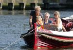 Vreeland 7 juli 2013
Wendy v Dijk en Erland Galjaard aan het varen op de vecht met hun dochter Lizzy Erland zijn dochter en vrienden.
Peter Smulders bv