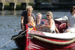 Vreeland 7 juli 2013
Wendy v Dijk en Erland Galjaard aan het varen op de vecht met hun dochter Lizzy Erland zijn dochter en vrienden.
Peter Smulders bv