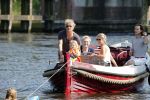 Vreeland 7 juli 2013
Wendy v Dijk en Erland Galjaard aan het varen op de vecht met hun dochter Lizzy Erland zijn dochter en vrienden.
Peter Smulders bv