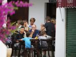 ibiza 12 juli 2013
Wendy v Dijk haar moeder Sem en Lizzy en Erland Galjaard aan het eten bij de italiaan.
Peter Smulders bv