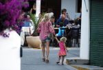 ibiza 12 juli 2013
Wendy v Dijk haar moeder Sem en Lizzy en Erland Galjaard aan het eten bij de italiaan.
Peter Smulders bv