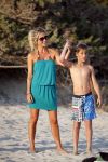 ibiza 17 juli 2013
Wendy Lizzy en Sem v Dijk en Erland Galjaard met zijn dochter Elena op het strand van Salinas. Ook de moeder van de Wendy was gezellig mee.
Peter Smulders bv