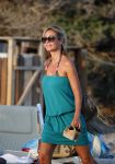 ibiza 17 juli 2013
Wendy Lizzy en Sem v Dijk en Erland Galjaard met zijn dochter Elena op het strand van Salinas. Ook de moeder van de Wendy was gezellig mee.
Peter Smulders bv