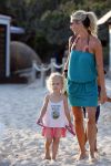 ibiza 17 juli 2013
Wendy Lizzy en Sem v Dijk en Erland Galjaard met zijn dochter Elena op het strand van Salinas. Ook de moeder van de Wendy was gezellig mee.
Peter Smulders bv