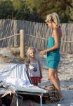 ibiza 17 juli 2013
Wendy Lizzy en Sem v Dijk en Erland Galjaard met zijn dochter Elena op het strand van Salinas. Ook de moeder van de Wendy was gezellig mee.
Peter Smulders bv