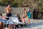 ibiza 17 juli 2013
Wendy Lizzy en Sem v Dijk en Erland Galjaard met zijn dochter Elena op het strand van Salinas. Ook de moeder van de Wendy was gezellig mee.
Peter Smulders bv
