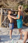 ibiza 17 juli 2013
Wendy Lizzy en Sem v Dijk en Erland Galjaard met zijn dochter Elena op het strand van Salinas. Ook de moeder van de Wendy was gezellig mee.
Peter Smulders bv