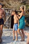 ibiza 17 juli 2013
Wendy Lizzy en Sem v Dijk en Erland Galjaard met zijn dochter Elena op het strand van Salinas. Ook de moeder van de Wendy was gezellig mee.
Peter Smulders bv