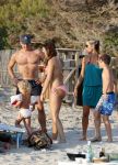 ibiza 17 juli 2013
Wendy Lizzy en Sem v Dijk en Erland Galjaard met zijn dochter Elena op het strand van Salinas. Ook de moeder van de Wendy was gezellig mee.
Peter Smulders bv