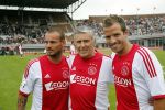 Amsterdam 3 juli 2013
Sjaak Swart 75 jaar . Hij viert dat met een wedstrijd met oud ajax spelers in het Olympisch stadion. Rafael v d Vaart en Wesley Sneijder
Peter Smulders bv