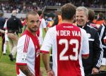 Amsterdam 3 juli 2013
Sjaak Swart 75 jaar . Hij viert dat met een wedstrijd met oud ajax spelers in het Olympisch stadion. Rafael v d Vaart en Wesley Sneijder
Peter Smulders bv