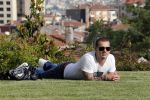 istanbul 22 mei 2013
Wesley Sneijder en zijn vrouw Yolanthe Sneijder Cabau met hun hond voor hun huis in Istanbul
Peter Smulders bv