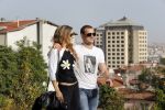 istanbul 22 mei 2013
Wesley Sneijder en zijn vrouw Yolanthe Sneijder Cabau met hun hond voor hun huis in Istanbul
Peter Smulders bv