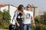 istanbul 22 mei 2013
Wesley Sneijder en zijn vrouw Yolanthe Sneijder Cabau met hun hond voor hun huis in Istanbul
Peter Smulders bv