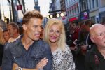 AMSTERDAM - Bij het Tuschinski Theater is de premiere van Behind the Candelabra. Met op de rode loper  Winston Post is met partner Denise van Rijswijk.