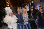 AMSTERDAM - Bij het Tuschinski Theater is de premiere van Behind the Candelabra. Met op de rode loper  Winston Post is met partner Denise van Rijswijk.