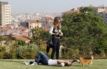 istanbul 22 mei 2013
Wesley Sneijder en zijn vrouw Yolanthe Sneijder Cabau met hun hond voor hun huis in Istanbul
Peter Smulders bv