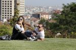 istanbul 22 mei 2013
Wesley Sneijder en zijn vrouw Yolanthe Sneijder Cabau met hun hond voor hun huis in Istanbul
Peter Smulders bv