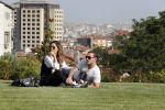 istanbul 22 mei 2013
Wesley Sneijder en zijn vrouw Yolanthe Sneijder Cabau met hun hond voor hun huis in Istanbul
Peter Smulders bv