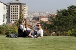 istanbul 22 mei 2013
Wesley Sneijder en zijn vrouw Yolanthe Sneijder Cabau met hun hond voor hun huis in Istanbul
Peter Smulders bv