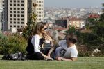 istanbul 22 mei 2013
Wesley Sneijder en zijn vrouw Yolanthe Sneijder Cabau met hun hond voor hun huis in Istanbul
Peter Smulders bv