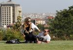 istanbul 22 mei 2013
Wesley Sneijder en zijn vrouw Yolanthe Sneijder Cabau met hun hond voor hun huis in Istanbul
Peter Smulders bv