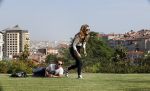 istanbul 22 mei 2013
Wesley Sneijder en zijn vrouw Yolanthe Sneijder Cabau met hun hond voor hun huis in Istanbul
Peter Smulders bv