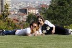 istanbul 22 mei 2013
Wesley Sneijder en zijn vrouw Yolanthe Sneijder Cabau met hun hond voor hun huis in Istanbul
Peter Smulders bv