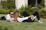 istanbul 22 mei 2013
Wesley Sneijder en zijn vrouw Yolanthe Sneijder Cabau met hun hond voor hun huis in Istanbul
Peter Smulders bv