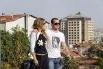 istanbul 22 mei 2013
Wesley Sneijder en zijn vrouw Yolanthe Sneijder Cabau met hun hond voor hun huis in Istanbul
Peter Smulders bv