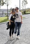 istanbul 22 mei 2013
Wesley Sneijder en zijn vrouw Yolanthe Sneijder Cabau met hun hond voor hun huis in Istanbul
Peter Smulders bv