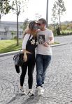 istanbul 22 mei 2013
Wesley Sneijder en zijn vrouw Yolanthe Sneijder Cabau met hun hond voor hun huis in Istanbul
Peter Smulders bv