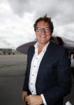 Schiphol OOst 18 juni 2015
Presentatie cast the bodyguard met in de hoofdrollen Romy Monteiro Carolina Dijkhuizen Mark v Eeuwen en Dave Mantel. Albert Verlinde is de producent namens Stage entertainment.
Ze arriveren in het nieuwe prive vliegtuig van John de Mol op schiphol OOst