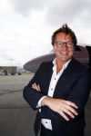 Schiphol OOst 18 juni 2015
Presentatie cast the bodyguard met in de hoofdrollen Romy Monteiro Carolina Dijkhuizen Mark v Eeuwen en Dave Mantel. Albert Verlinde is de producent namens Stage entertainment.
Ze arriveren in het nieuwe prive vliegtuig van John de Mol op schiphol OOst