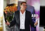 Schiphol OOst 18 juni 2015
Presentatie cast the bodyguard met in de hoofdrollen Romy Monteiro Carolina Dijkhuizen Mark v Eeuwen en Dave Mantel. Albert Verlinde is de producent namens Stage entertainment.
Ze arriveren in het nieuwe prive vliegtuig van John de Mol op schiphol OOst