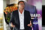Schiphol OOst 18 juni 2015
Presentatie cast the bodyguard met in de hoofdrollen Romy Monteiro Carolina Dijkhuizen Mark v Eeuwen en Dave Mantel. Albert Verlinde is de producent namens Stage entertainment.
Ze arriveren in het nieuwe prive vliegtuig van John de Mol op schiphol OOst