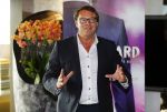 Schiphol OOst 18 juni 2015
Presentatie cast the bodyguard met in de hoofdrollen Romy Monteiro Carolina Dijkhuizen Mark v Eeuwen en Dave Mantel. Albert Verlinde is de producent namens Stage entertainment.
Ze arriveren in het nieuwe prive vliegtuig van John de Mol op schiphol OOst